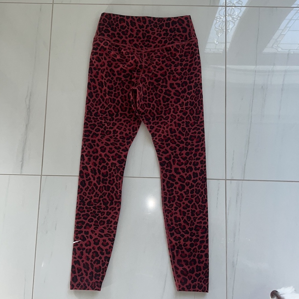 NWOT Nike Burnt Red with Black Leopard Print Leggings Size S - Picture 4 of 4
